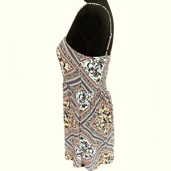 Divided Multicolor Patterned Dress - Picture 4 of 7